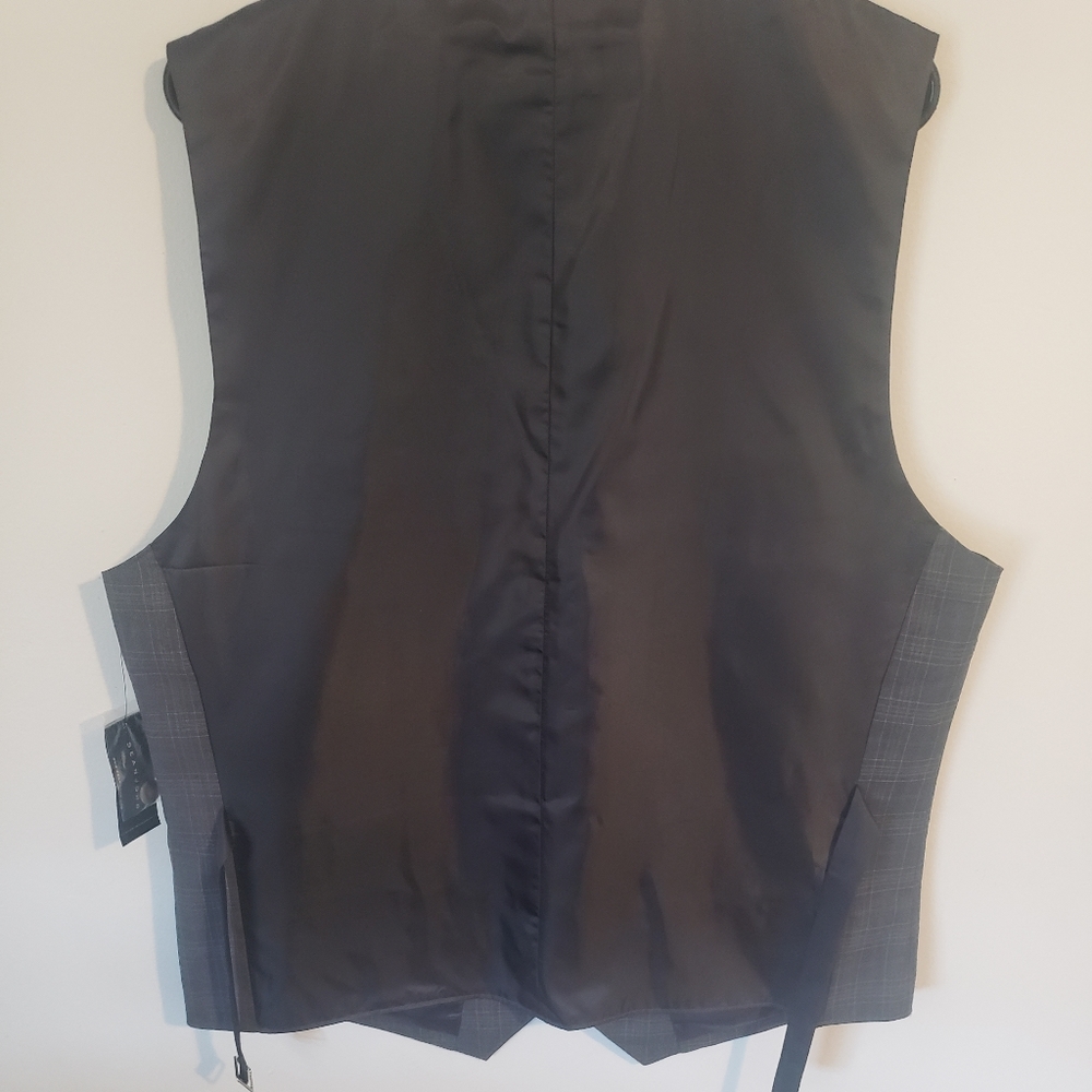 Vest - Picture 5 of 8